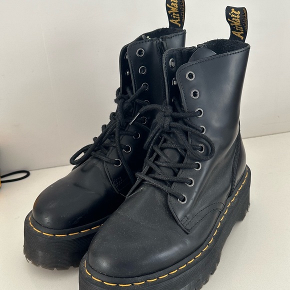 Dr. Martens platform black boots- Jadon - Picture 2 of 5